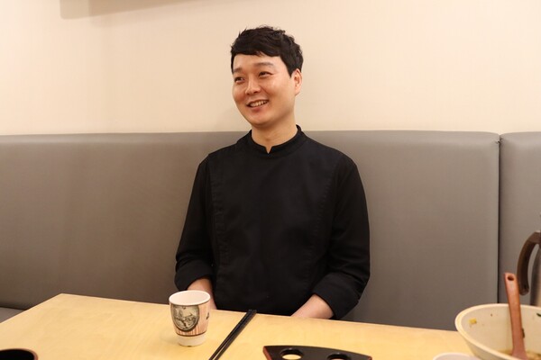 즐거운 모습으로 인터뷰에 답변하고 있는 황종안 대표. (사진=신초롱 기자)