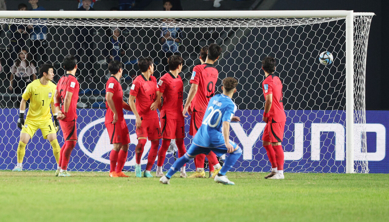 결승골이 된 두 번째 골 실점한 한국. (사진=연합뉴스)