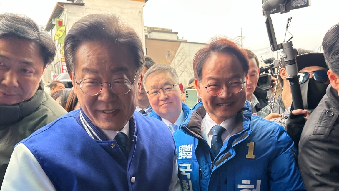 지난 19일 춘천을 방문한 이재명 더불어민주당 대표(사진 왼쪽 중앙). (사진=MS투데이 DB)