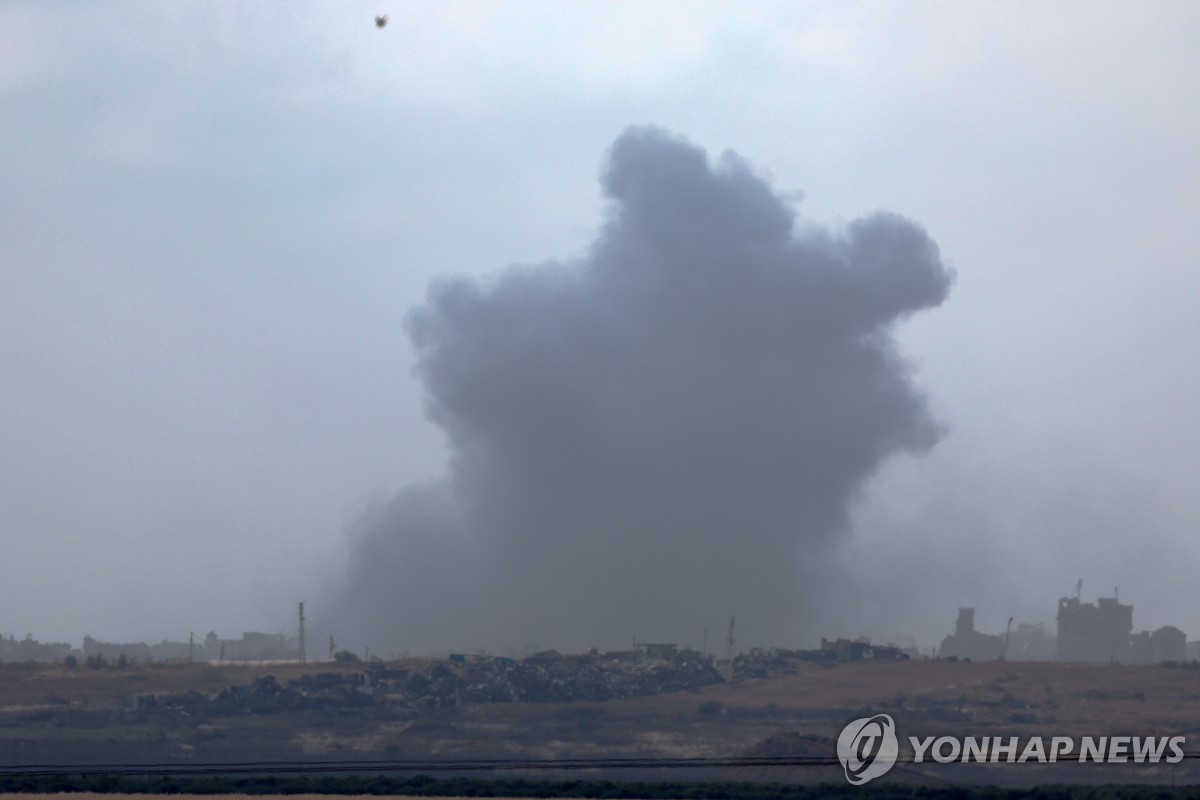 5월 1일 팔레스타인 가자지구 북부에서 이스라엘 공습 후 연기가 피어오르고 있다. (사진=연합뉴스)