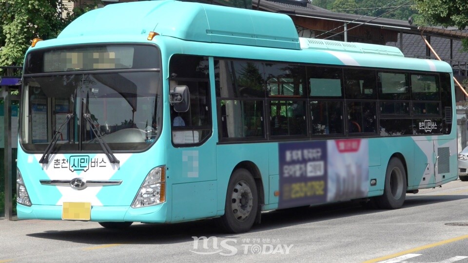 시내버스 문제가 지역의 중요한 화두인 만큼 개선돼야 한다는 점에서 한목소리가 나오고 있다. 사진은 춘천시민버스. (사진=박지영 기자)