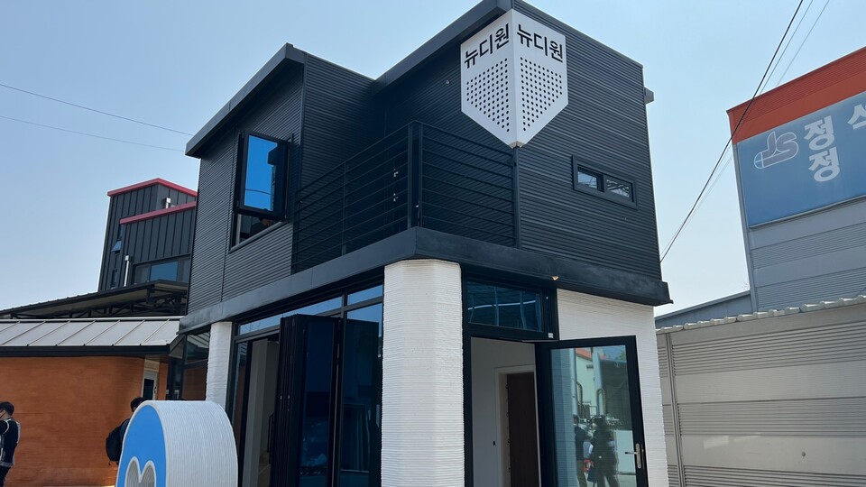 뉴디원이 19일 공개한 3D프린터로 만든 주택. (사진=정원일 기자)