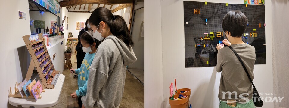관람객들이 픽셀로 제작한 구슬 게임 ‘꿀벌의 비행’과 블록아트를 체험하고 있다. (사진=조아서 기자)