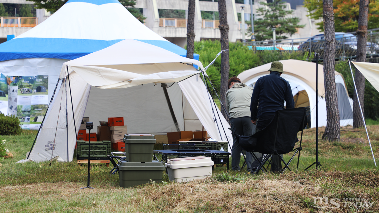 컬쳐랜드에는 캠핑 장비를 체험하고 인플루언서에게 캠핑 관련 정보를 얻을 수 있는 캠핑 페어가 마련돼있다. (사진=박지영 기자)