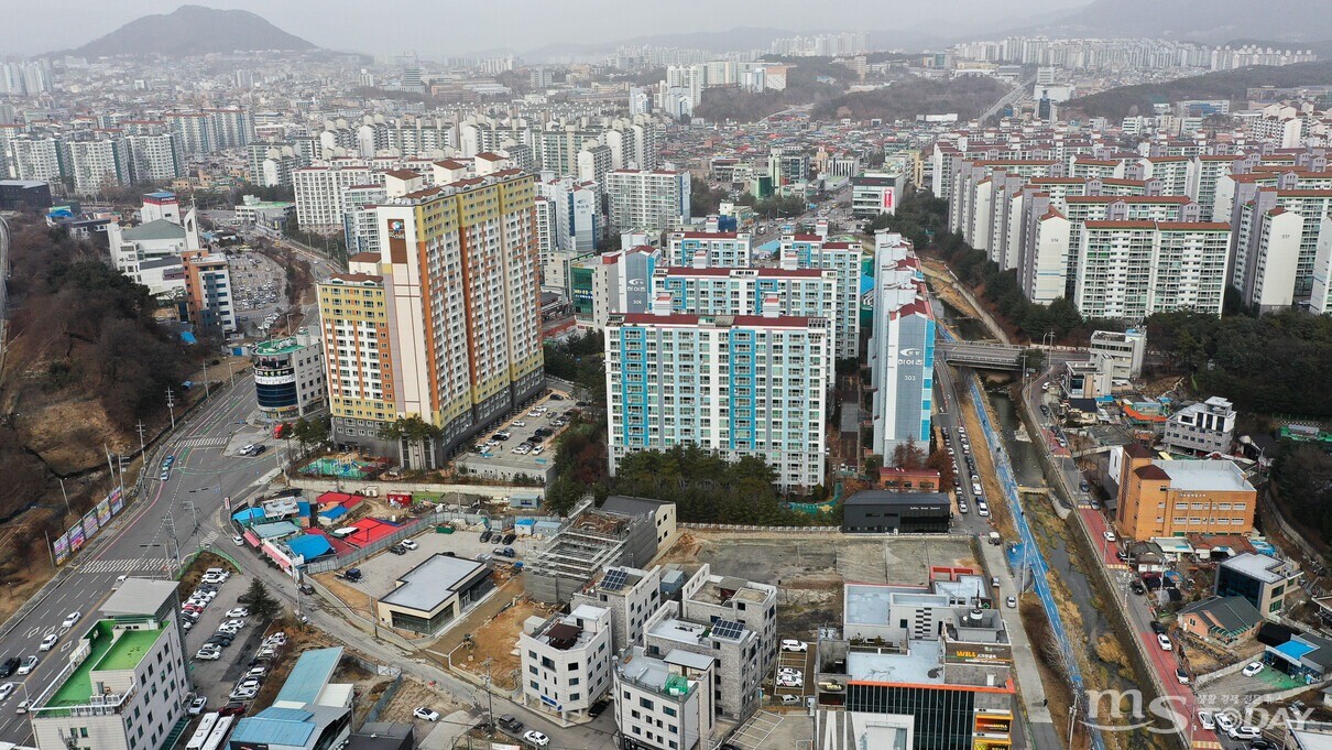 입주 15년차 전후의 아파트 단지가 밀집해 있는 춘천 퇴계동 지역. (사진=이정욱 기자)