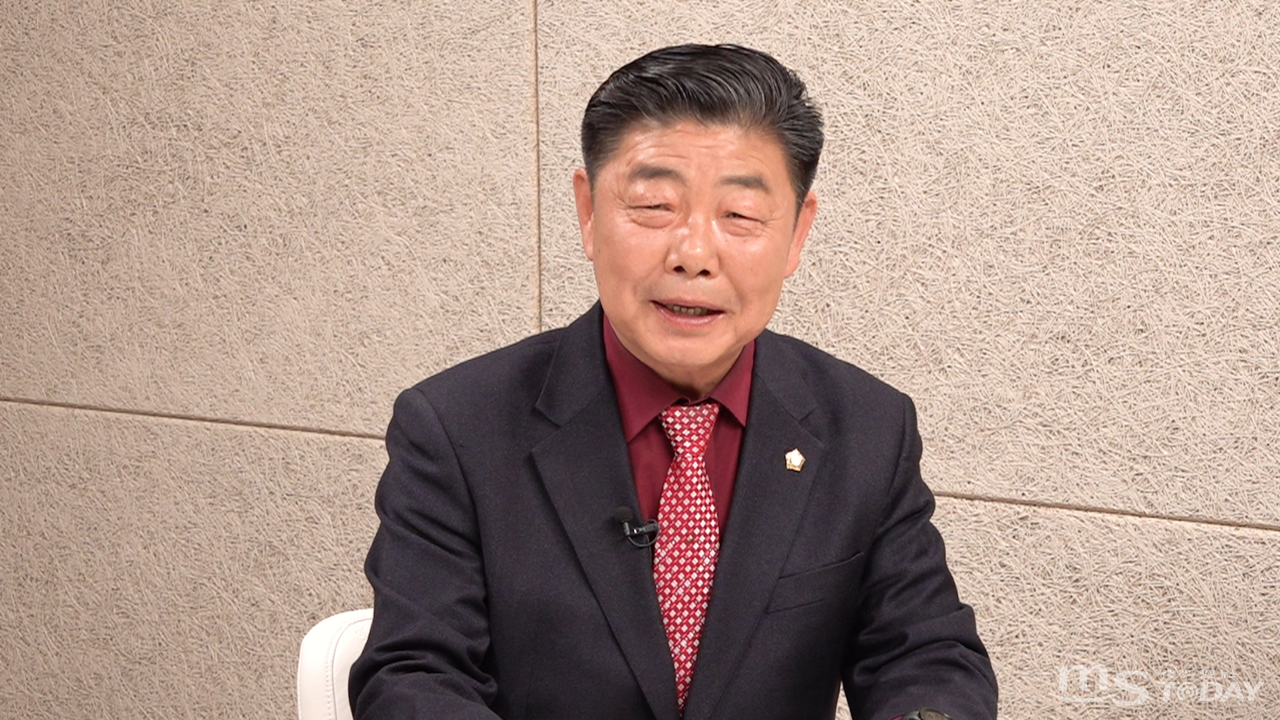 MS투데이 스튜디오에서 김진호 춘천시의회 의장이 올해 춘천시의회 주요 현안과 의정 방향에 대해 이야기하고 있다. (사진=이정욱 기자)