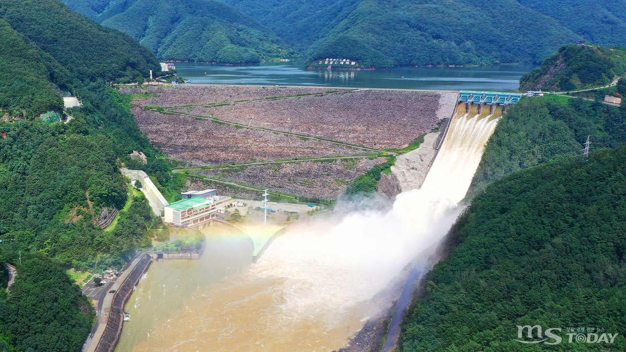 지난 1973년 건설된 소양강댐은 높이 123m 총저수량 29억톤으로 우리나라 최대의 다목적댐이다. (사진=MS투데이 DB)