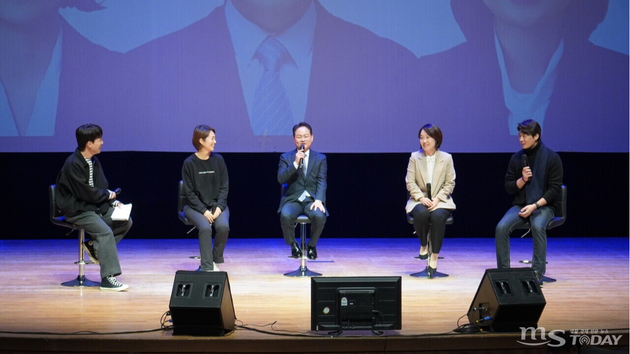 허영 더불어민주당 의원(춘천갑)이 18일 ′춘천대길′ 북콘서트를 개최했다. (사진=허영 의원실 제공)