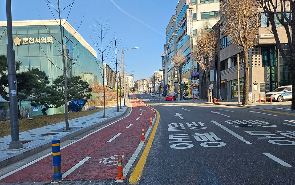 춘천시가 청사 동문 주변 자전거 전용도로를 노상 주차장으로 전환을 추진하고 있다. (사진=춘천시)
